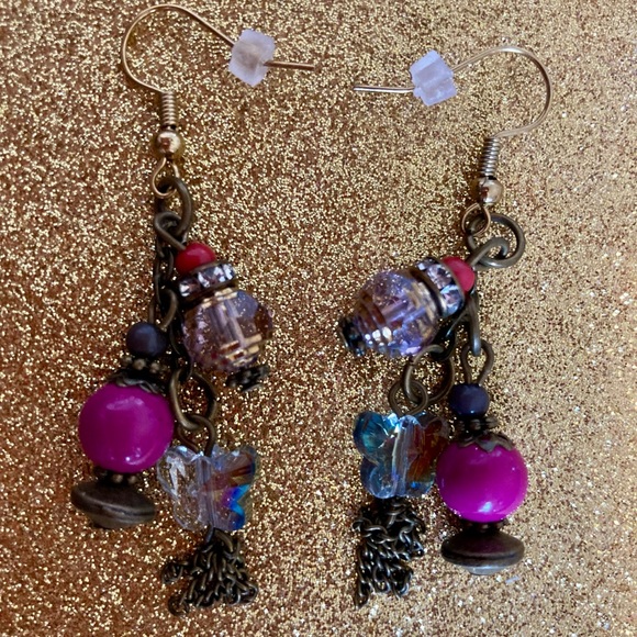 HANDMADE CRYSTAL BUTTERFLY EARRINGS. GOLD TONE. 2” DROP - Picture 2 of 4